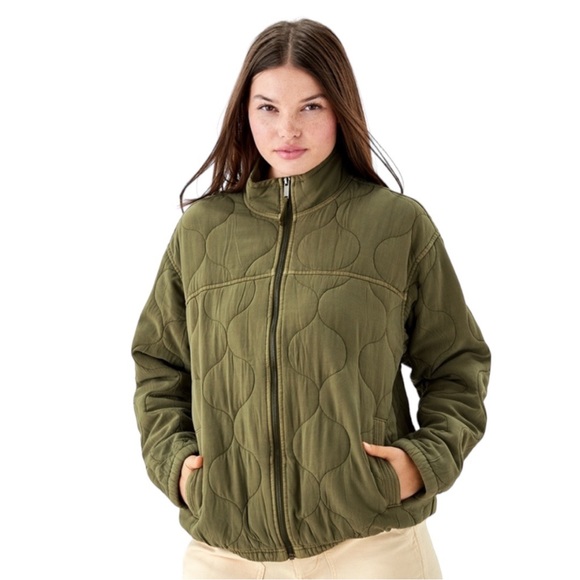 American Eagle Outfitters Jackets & Blazers - American Eagle Quilted Bomber Jacket